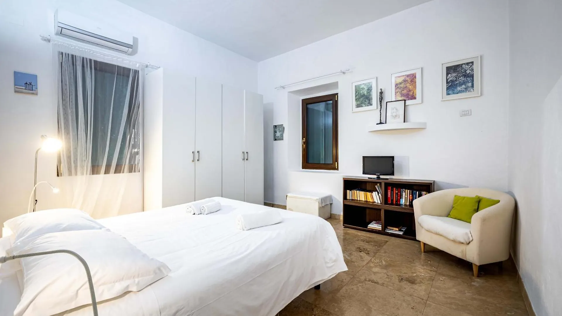 Roommo San Iacopino Florence Italy